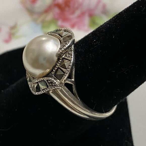 Vintage Sterling Marcasite Faux Pearl Ring - Picture 3 of 5
